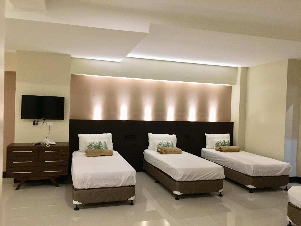 Eon Centennial Resort Hotel & Waterpark Iloilo City Room photo