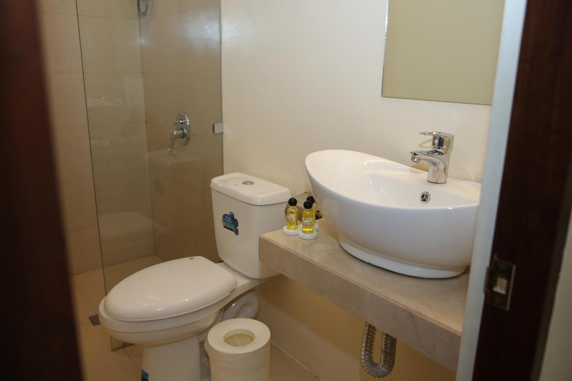 Eon Centennial Resort Hotel & Waterpark Iloilo City Room photo