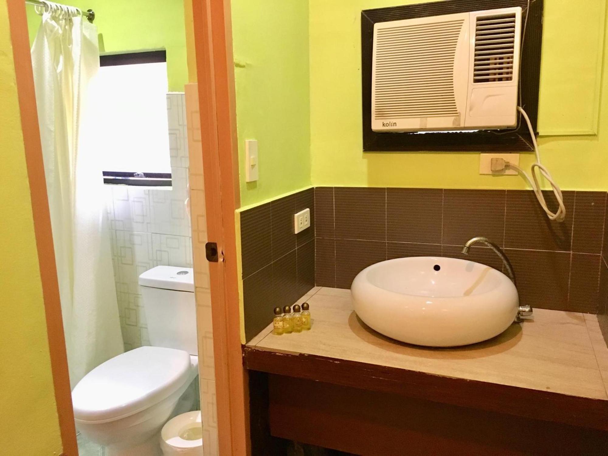 Eon Centennial Resort Hotel & Waterpark Iloilo City Room photo